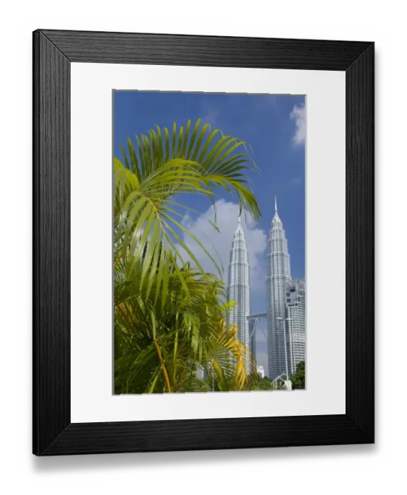 Framed Print : Malaysia, State of Selangor, capital city of Kuala Lumpur. Famous Petronas Twin Towers