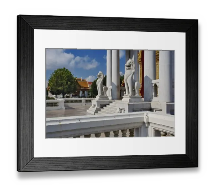 Framed Print : Marble Lions at entrance to the Ordination Hall (Ubosot Hall) at Wat Benchamabophit