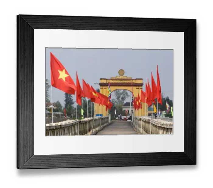 Framed Print : Memorial portal to Ho Chi Minh at the Hien Luong Bridge spanning the Ben Hai River Framed Print : Memorial portal to Ho Chi Minh at the Hien Luong Bridge spanning the Ben Hai River