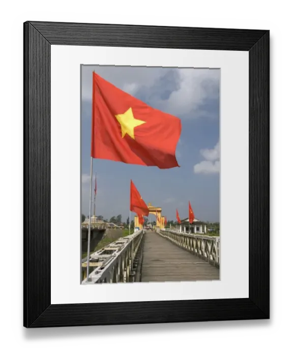 Framed Print : Memorial portal to Ho Chi Minh at the Hien Luong Bridge spanning the Ben Hai River