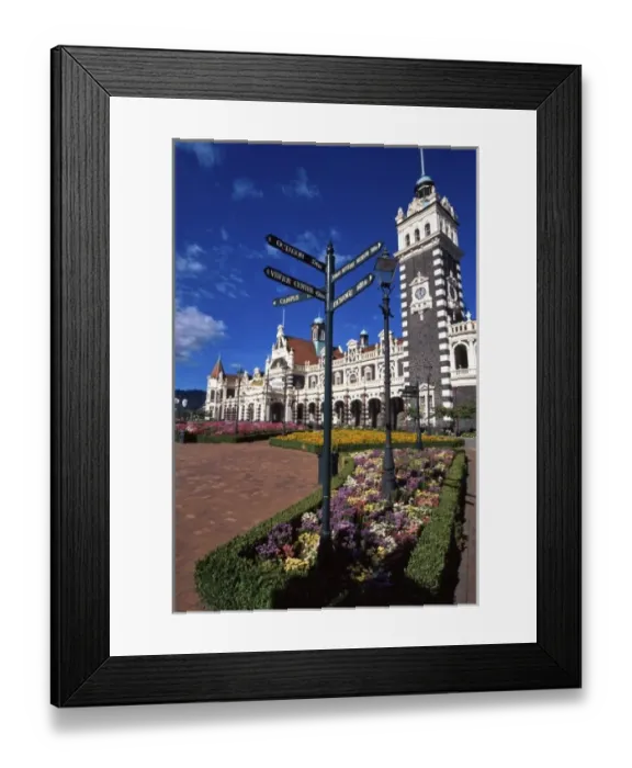Framed Print : Historic Railway Station, Dunedin, New Zealand Framed Print : Historic Railway Station, Dunedin, New Zealand