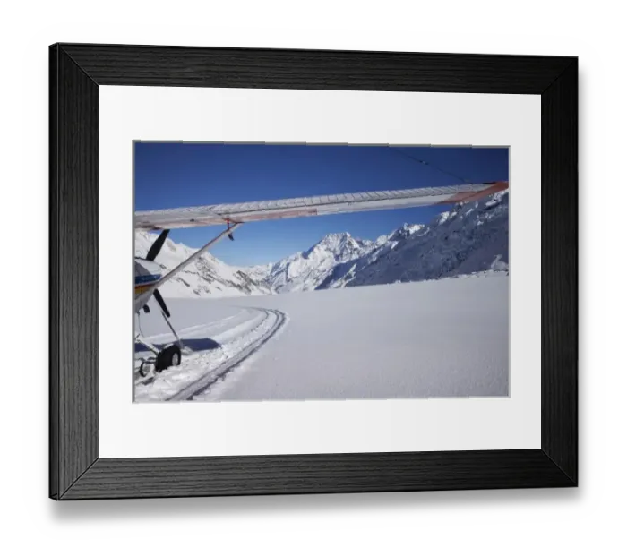 Framed Print : Ski Plane on Tasman Glacier and Aoraki / Mt Cook, Aoraki / Mt Cook National Park Framed Print : Ski Plane on Tasman Glacier and Aoraki / Mt Cook, Aoraki / Mt Cook National Park