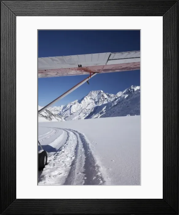 Framed Print : Ski Plane on Tasman Glacier and Aoraki / Mt Cook, Aoraki / Mt Cook National Park Framed Print : Ski Plane on Tasman Glacier and Aoraki / Mt Cook, Aoraki / Mt Cook National Park