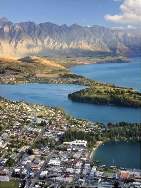 New Zealand, South Island, View towards Queenstown and Wakatipu Lake with the Formidable