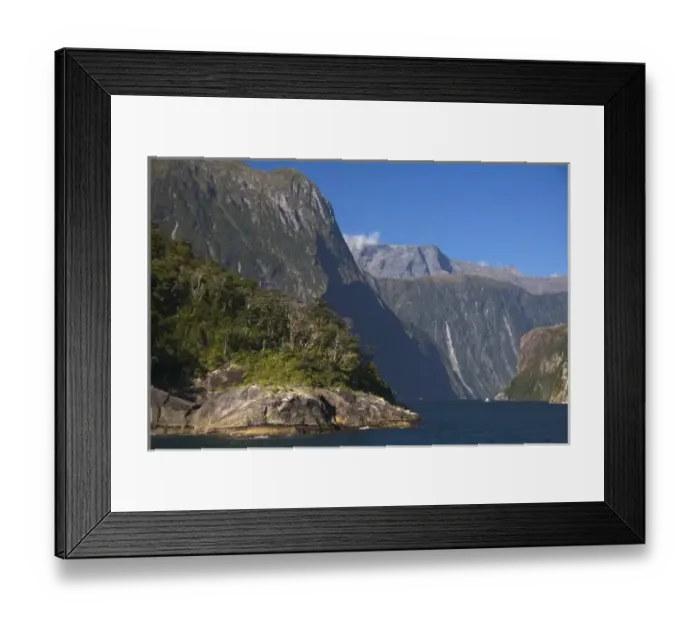 Framed Print : Milford Sound, New Zealand. An afternoon cruise through Milford sound is a popular activity