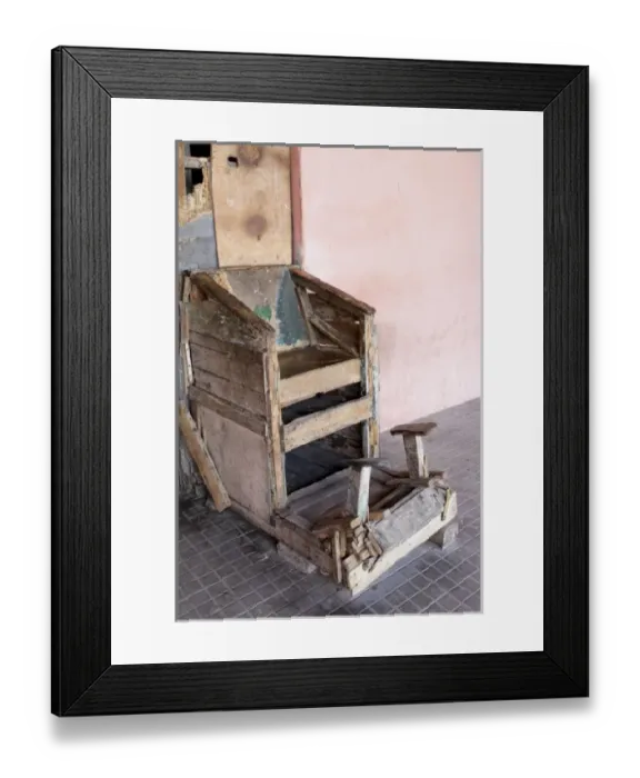 Framed Print : Havana, Cuba, Unesco World Heritage City. Makeshift shoe shine stand Framed Print : Havana, Cuba, Unesco World Heritage City. Makeshift shoe shine stand