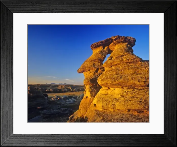 Framed Print : The badlands of Writing on Stone Provincial Partk in Alberta, Canada Framed Print : The badlands of Writing on Stone Provincial Partk in Alberta, Canada