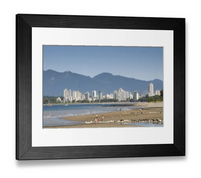 Framed Print : Kitsilano Beach park overlooking English Bay and the skyline of downtown Vancouver, BC, Canada