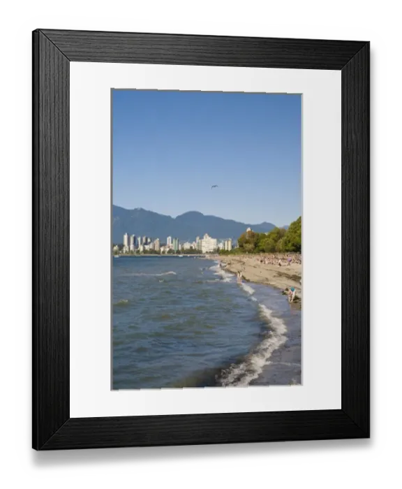 Framed Print : Kitsilano Beach park overlooking English Bay and the skyline of downtown Vancouver, BC, Canada