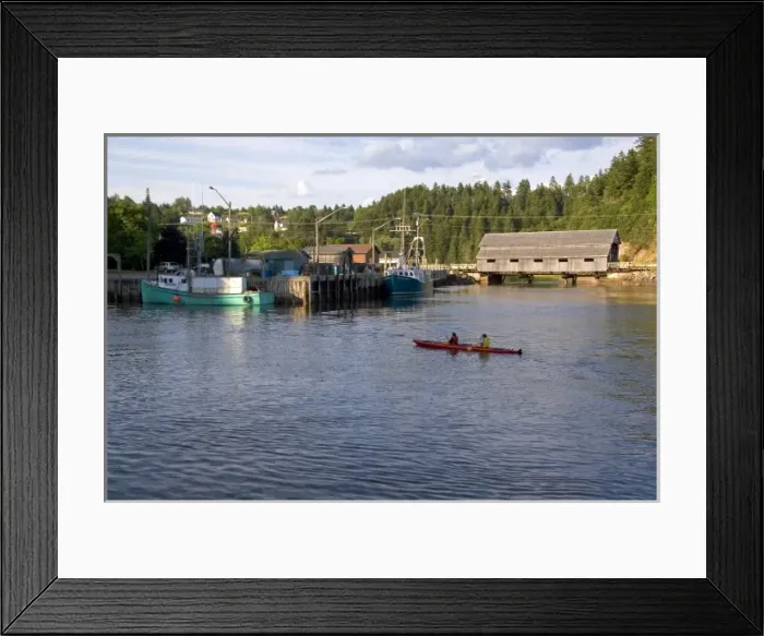 Framed Print : People sea kayaking at high tide in the Bay of Fundy at St. Martins, New Brunswick, Canada Framed Print : People sea kayaking at high tide in the Bay of Fundy at St. Martins, New Brunswick, Canada