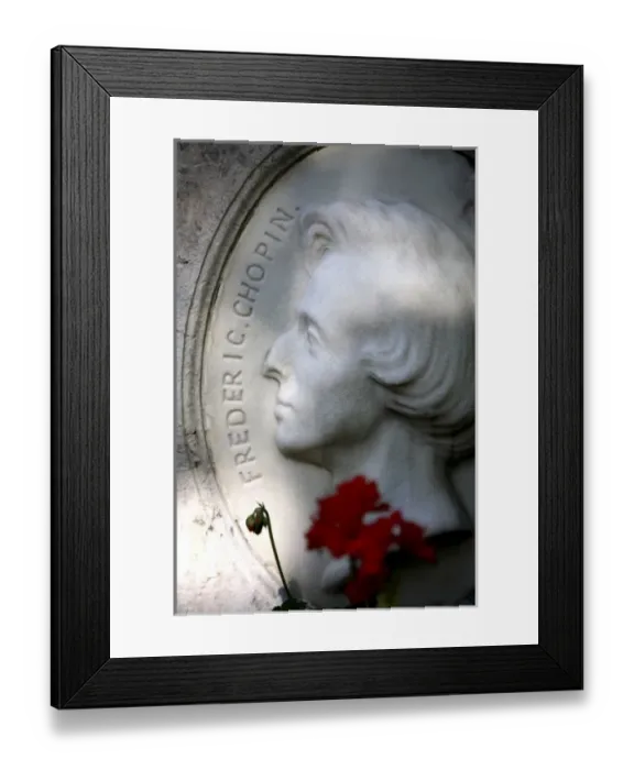 Framed Print : Frederic Chopins tomb in Cimtiere du Pere Lachaise. Paris. France
