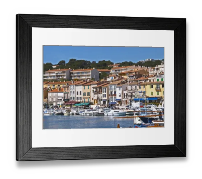 Framed Print : In the harbour in Cassis village. Fishing and liesure boats moored at the key side