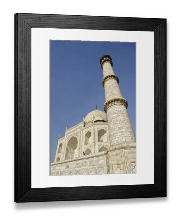Framed Print : Minaret on the Taj Mahal, a mausoleum located in Agra, India, built by Mughal Emperor