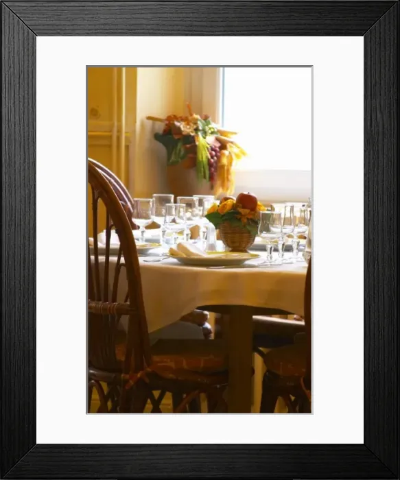 Framed Print : Hotel le Tassigny with the restaurant Le Tournedos in Lezignan-Corbieres. Les Corbieres