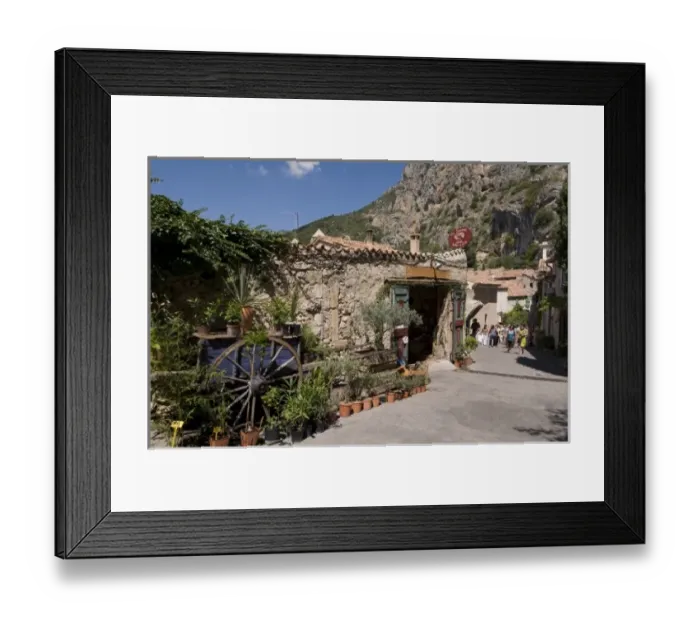 Framed Print : Moustiers-Sainte-Marie, Provence, France