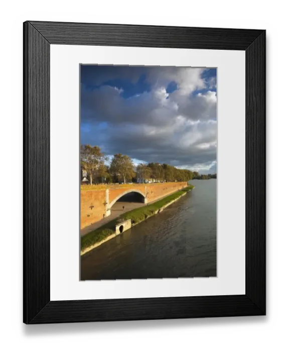 Framed Print : France, Midi-Pyrenees Region, Haute-Garonne Department, Toulouse, Quai de Tounis Framed Print : France, Midi-Pyrenees Region, Haute-Garonne Department, Toulouse, Quai de Tounis