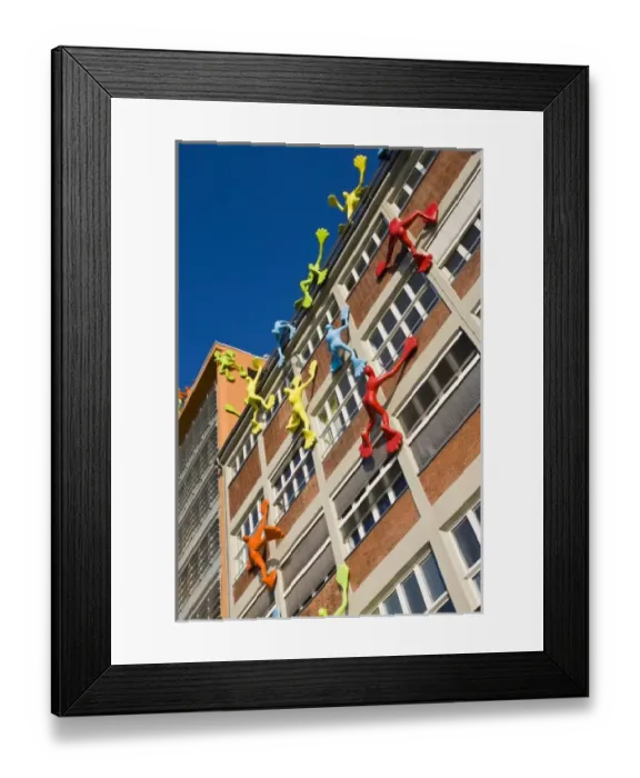 Framed Print : Germany, Nordrhein-Westfalen, Dusseldorf. Medienhafen, buildings with Flossies figures