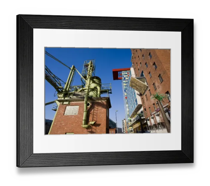Framed Print : Germany, Nordrhein-Westfalen, Dusseldorf. Medienhafen