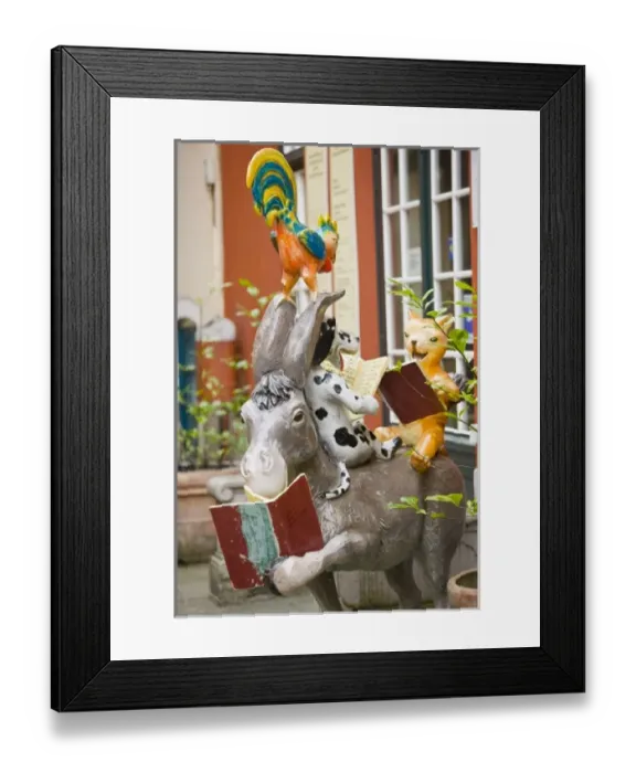 Framed Print : Germany, State of Bremen, Bremen. Schnoor waterfront area, Town Musicians of Bremen sculpture Framed Print : Germany, State of Bremen, Bremen. Schnoor waterfront area, Town Musicians of Bremen sculpture