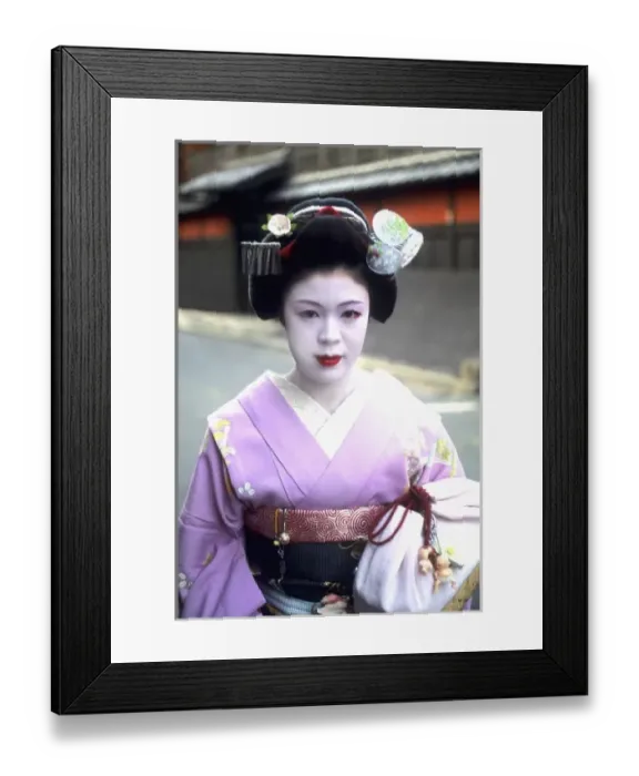 Framed Print : Wonderful colorful close-up of Geisha Girl in streets of Kyoto Japan (MR) Framed Print : Wonderful colorful close-up of Geisha Girl in streets of Kyoto Japan (MR)