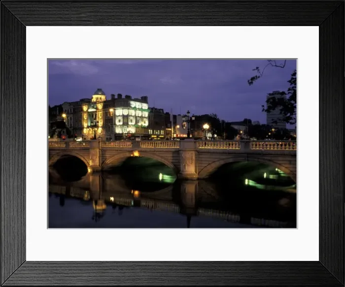 Framed Print : Ireland, Dublin. O Connell Bridge spanning River Liffey