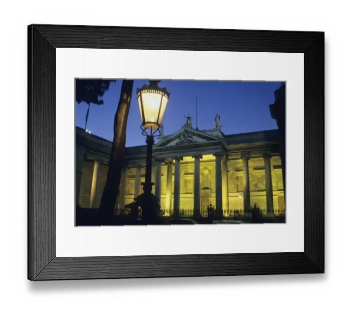 Framed Print : Ireland, Dublin, Bank of Ireland, Georgian building, at dusk Framed Print : Ireland, Dublin, Bank of Ireland, Georgian building, at dusk