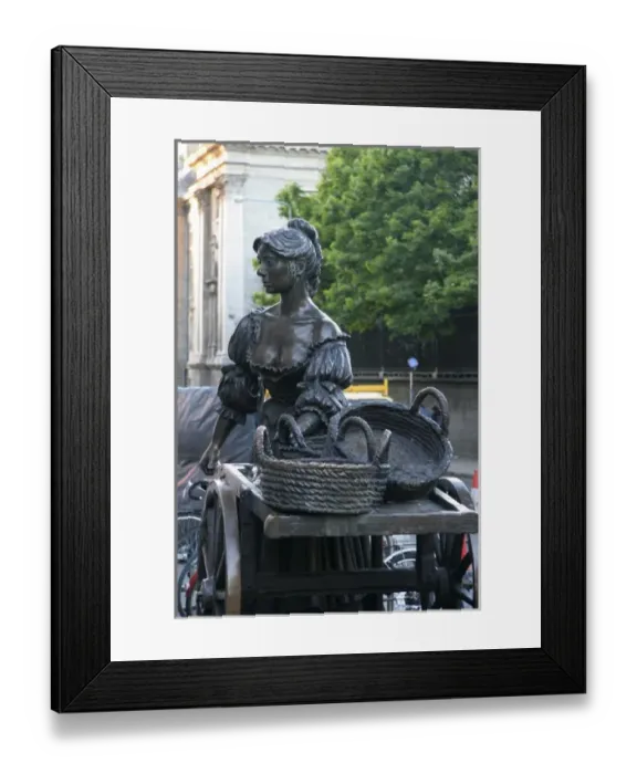 Framed Print : Dublin, Ireland. A statue of the fishmongers daughter, Molly Malone Framed Print : Dublin, Ireland. A statue of the fishmongers daughter, Molly Malone