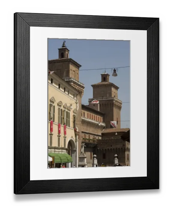 Framed Print : Este Castle (Castello Estense), Ferrara, Emilia Romagne, Italy Framed Print : Este Castle (Castello Estense), Ferrara, Emilia Romagne, Italy