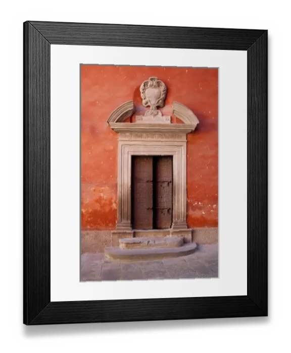 Framed Print : Castelnuovo di Garfagnana, Tuscany, Italy - An ornate, old world doorway