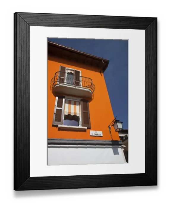 Framed Print : Italy, Brescia Province, Sirmione. Via Vittorio Emanuelle, building Framed Print : Italy, Brescia Province, Sirmione. Via Vittorio Emanuelle, building