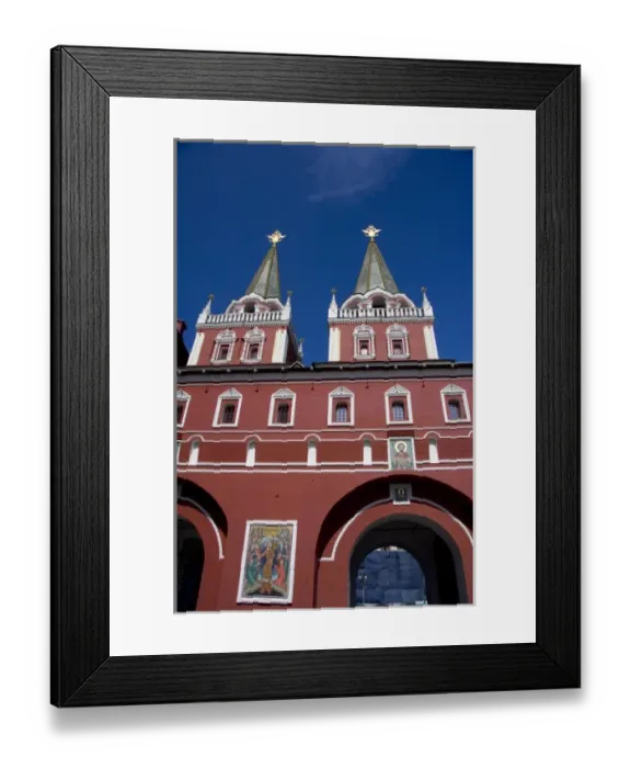 Framed Print : Russia, Moscow, Red Square. Voskresenskie Gate (aka Resurrection Gate), golden double-headed