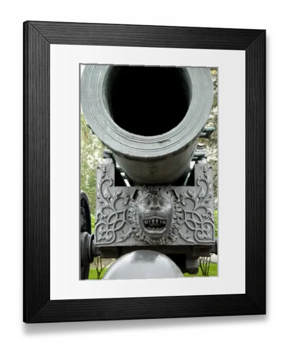 Framed Print : Russia, Moscow, The Kremlin. 14th century bronze Czar Cannon, weighing almost 40 tons