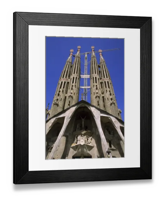Framed Print : The Goudi designed Sagrdada Familia Cathedral in Barcelona, Spain