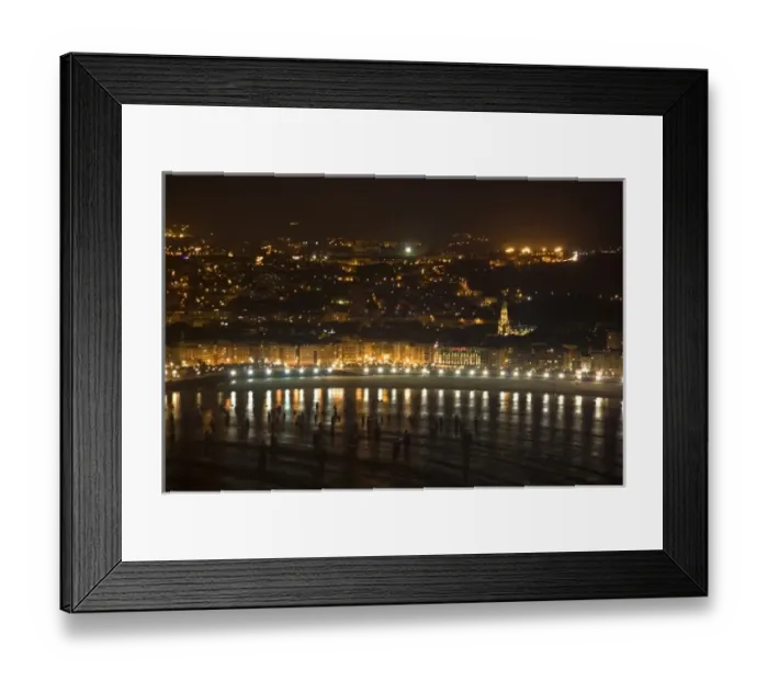 Framed Print : La Concha Bay and the city of Donostia-San Sebastian at night, Guipuzcoa, Basque Country Framed Print : La Concha Bay and the city of Donostia-San Sebastian at night, Guipuzcoa, Basque Country