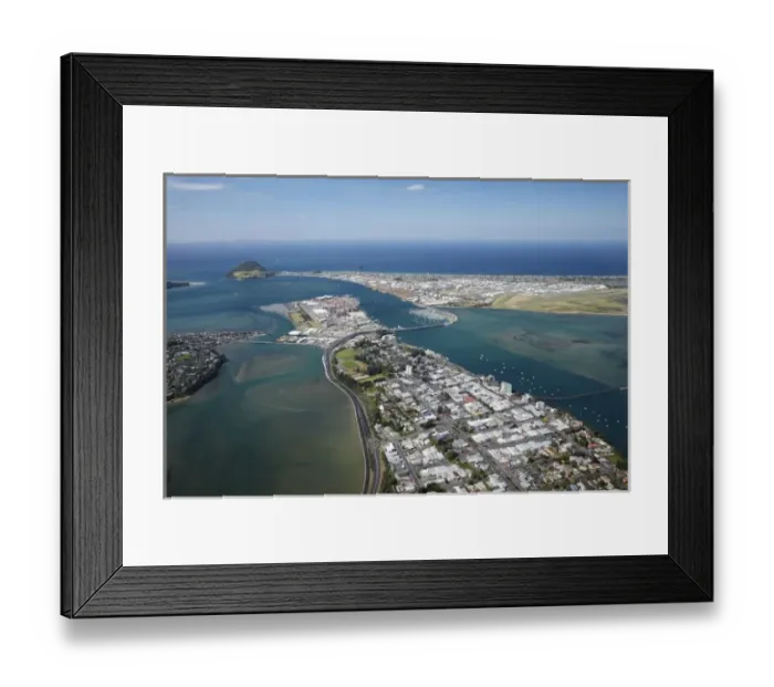 Framed Print : Tauranga, Tauranga Harbour and Mount Maunganui (in distance), Bay of Plenty, North Island Framed Print : Tauranga, Tauranga Harbour and Mount Maunganui (in distance), Bay of Plenty, North Island