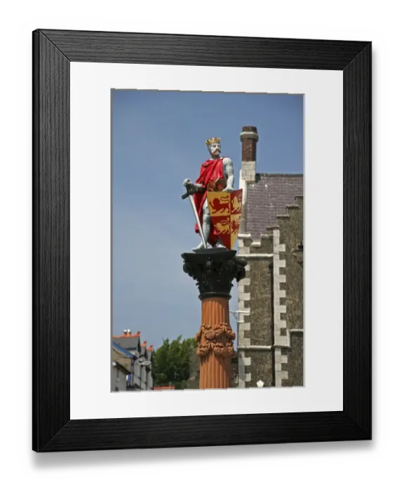 Framed Print : Conwy, Wales. The magnificent walled city of Conwy, and a sculpture of a Welsh knight Framed Print : Conwy, Wales. The magnificent walled city of Conwy, and a sculpture of a Welsh knight