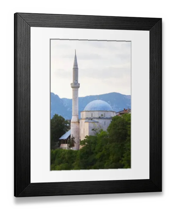 Framed Print : Koski Mehmed Pashas Pasa mosque along the Neretva river seen from the old bridge