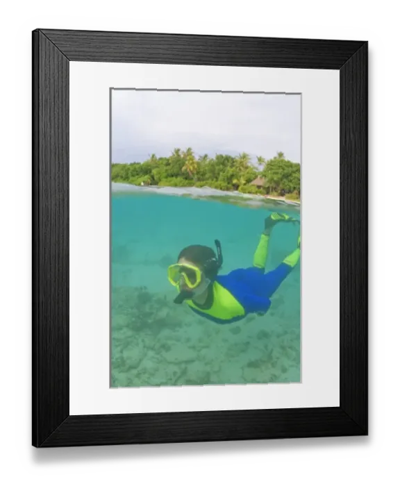 Framed Print : Above & Below View of picnic island near Beqa Island off Southern Viti Levu, Fiji, South Pacific