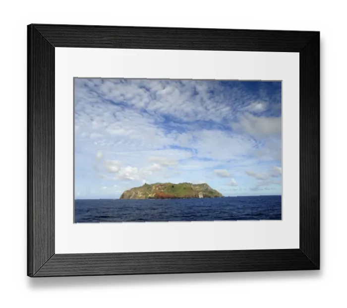 Framed Print : South Pacific, British Overseas Teritory, Pitcairn Island. Island overview