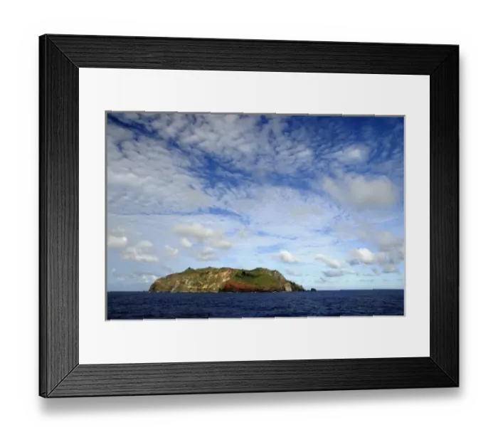 Framed Print : South Pacific, British Overseas Teritory, Pitcairn Island. Rocky coastline