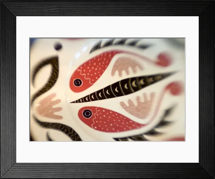 Framed Print : French Polynesia. Polynesian designs on a ceramic tray Framed Print : French Polynesia. Polynesian designs on a ceramic tray