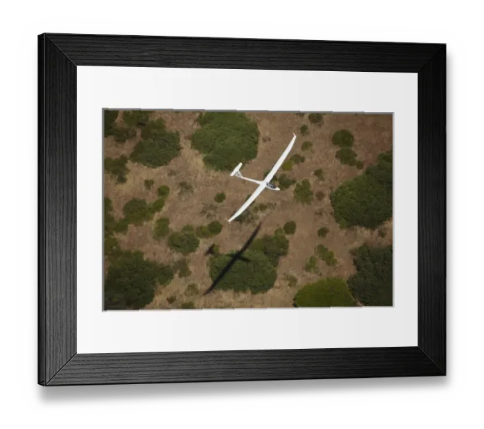Framed Print : Glider Pilot Tilo Holighaus (Germany) and Shadow, Racing in FAI World Sailplane Grand Prix