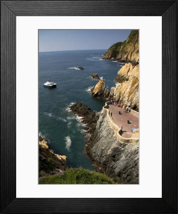 Framed Print : Scenic viewpoint of the bay at Acapulco, Guerrero, Mexico Framed Print : Scenic viewpoint of the bay at Acapulco, Guerrero, Mexico