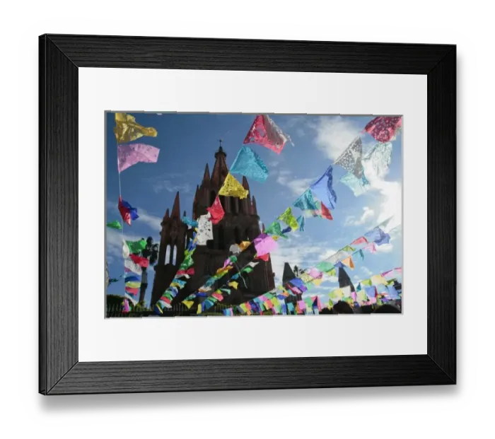 Framed Print : San Miguel de Allende, Mexico. Main plaza and cathedral decorated for Day of the Dead