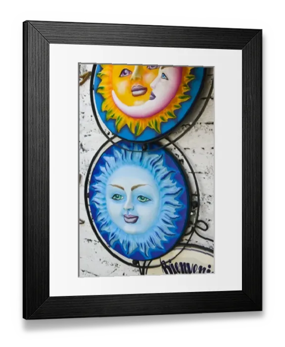 Framed Print : Mexico, Guerrero, Zihuatanejo. Tourist Market- Decorative Suns