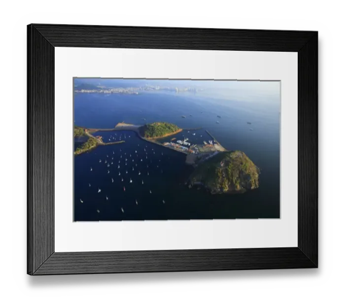 Framed Print : aerial view of causeway with Isla Iguana and Isla Flamingo, Panama City, Panama Framed Print : aerial view of causeway with Isla Iguana and Isla Flamingo, Panama City, Panama