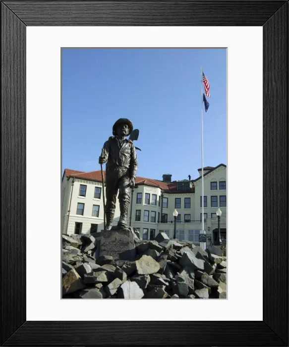 Framed Print : Statue of prospector William Skagway Bill Fonda in front of the Alaska Pioneers Home
