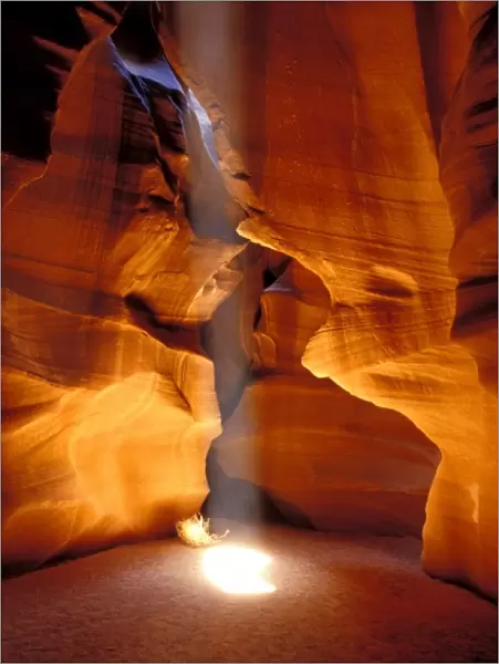 USA, Arizona, Page, Upper Antelope Canyon, Slot Canyon, Sun shinning beam of light