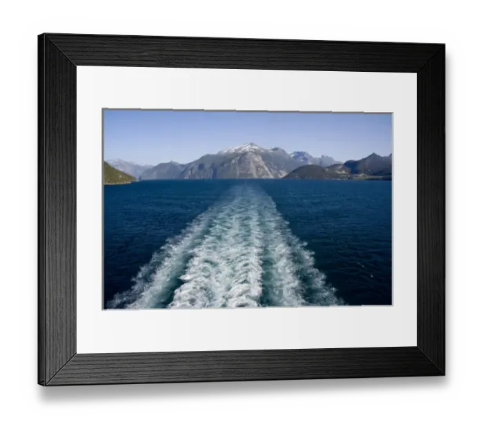 Framed Print : Norway, Geirangerfjord (UNESCO), Geiranger. Picturesque summer fjord view with ship wake Framed Print : Norway, Geirangerfjord (UNESCO), Geiranger. Picturesque summer fjord view with ship wake