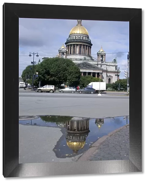 Russia, St. Petersburg, St. Isaacs Square. St. Isaacs Cathedral (aka Isaakiyevsky Sobor)